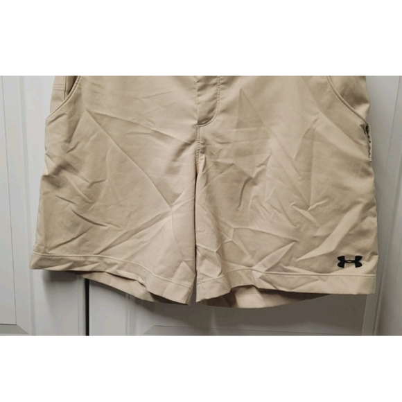 Under Armour Shorts Women's Size: 8 Pockets Loose - Picture 3 of 9